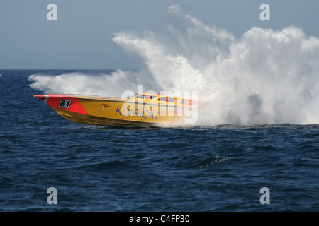 Classe Supersport barca n. 81 Karelpiu durante l'Oceano Grand Prix Powerboat Race, Malta, 11 giugno 2011 Foto Stock