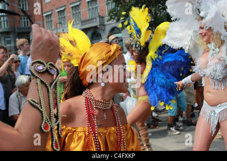 Senior ballerina di Samba nel carnevale di Copenhagen 2011 Foto Stock