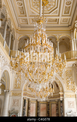 La Russia , San Pietroburgo , Museo Hermitage Winter Palace , Andrey Stakenschneider marmo bianco & gilt & lampadario sala Pavillion Foto Stock