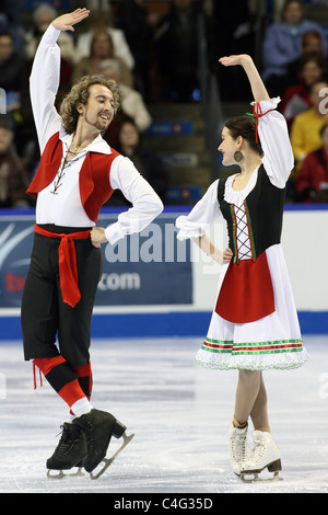 Allie Hann-McCurdy e Micheal Coreno competere a 2010 BMO Skate Canada Pattinaggio di Figura campionati a John Labatt Centre. Foto Stock