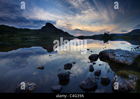 Llynnau Cregennen all'alba, sotto Cadair Idris, Snowdonia, Galles Foto Stock