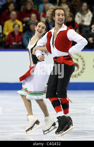 Allie Hann-McCurdy e Micheal Coreno competere a 2010 BMO Skate Canada Pattinaggio di Figura campionati a John Labatt Centre. Foto Stock