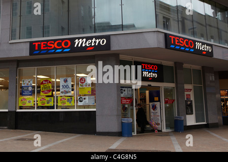 Tesco metro in Leeds City Centre Foto Stock