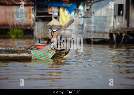 La vita sul fiume, Cau Doc, Delta del Mekong, Vietnam Foto Stock