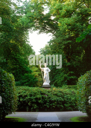 Giardini e statue nel parco del Palazzo di Charlottenburg di Berlino Germania Foto Stock