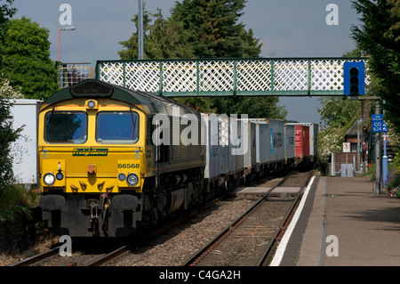 Treno merci tracce di commutazione sul Ipswich al porto di Felixstowe linea di diramazione. Foto Stock