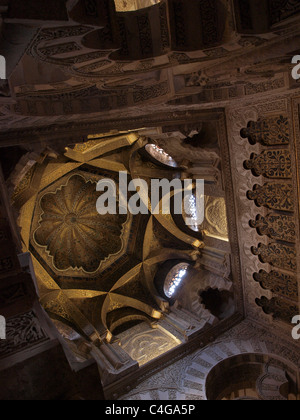 Il soffitto della parte della Mezquita di Cordova, Spagna. Foto Stock