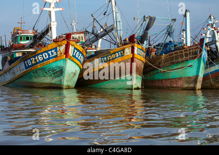 Barche sul fiume di My Tho, Delta del Mekong, Vietnam Foto Stock