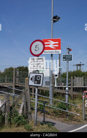 Passaggio a livello ferroviario a Normanni Bay Pevensey Sussex England Foto Stock