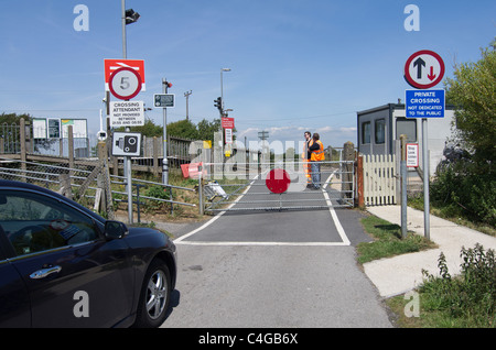 Passaggio a livello ferroviario a Normanni Bay Pevensey Sussex England Foto Stock