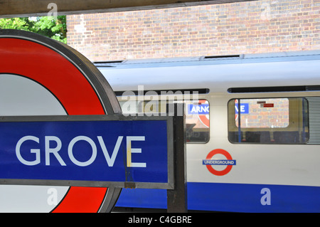 Arnos Grove London Underground stazione della metropolitana Piccadilly Line platform Foto Stock