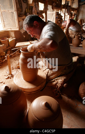 Poterie non Frères, Mas-Saintes-Puelles, Aude, Languedoc-Rousillon, Francia Foto Stock