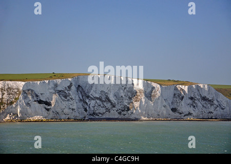Le Bianche Scogliere di Dover dal mare, Dover, Kent, England, Regno Unito Foto Stock