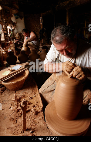 Poterie non Frères, Mas-Saintes-Puelles, Aude, Languedoc-Rousillon, Francia Foto Stock