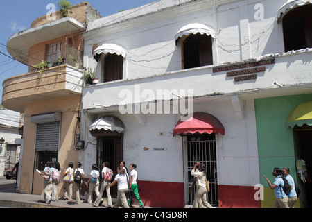 Santo Domingo Repubblica Dominicana, Ciudad Colonia zona coloniale, Calle Jose Reyes, quartiere di classe operaia, scena stradale, edificio, barre di ferro battuto, prot Foto Stock