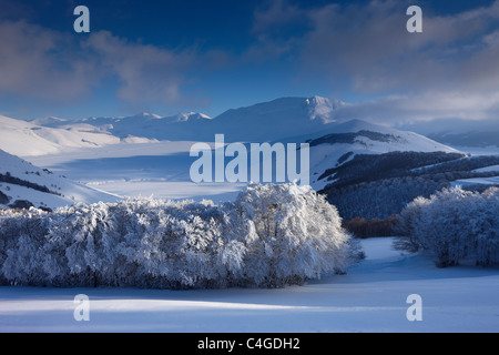 Il Piano Grande in inverno, Parco Nazionale dei Monti Sibillini, Umbria, Italia Foto Stock