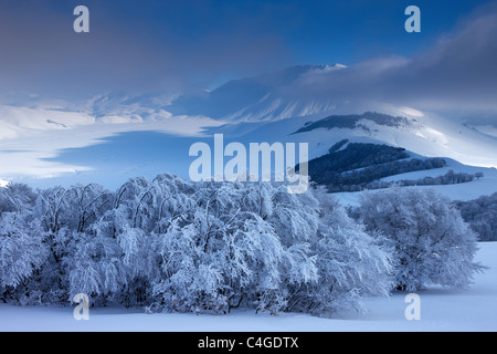 Il Piano Grande in inverno, Parco Nazionale dei Monti Sibillini, Umbria, Italia Foto Stock