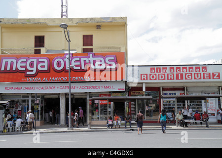 Santo Domingo Repubblica Dominicana,Avenida Duarte,strada commerciale,grande magazzino,commercio all'ingrosso,vendita al dettaglio,abbigliamento,calzature,abbigliamento,abbigliamento,accessori,comp Foto Stock