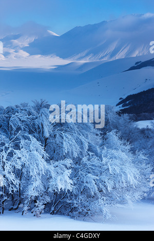 Il Piano Grande in inverno, Parco Nazionale dei Monti Sibillini, Umbria, Italia Foto Stock