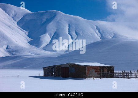 Il Piano Grande in inverno, Parco Nazionale dei Monti Sibillini, Umbria, Italia Foto Stock