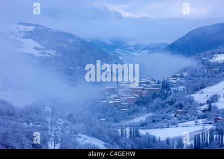 Preci in inverno, Valnerina, Parco Nazionale dei Monti Sibillini, Umbria, Italia Foto Stock