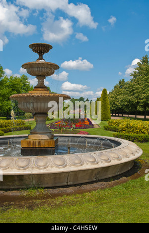 Una delle fontane del Regent's Park, Londra, Regno Unito, presi a inizio estate 2011. Foto Stock