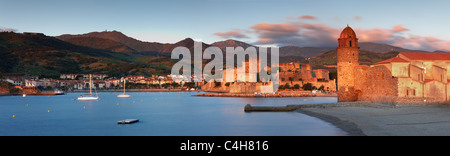 Collioure all'alba, Cote Vermeille, Pyraneess-Orientales, Languedoc Rousillon, Francia Foto Stock