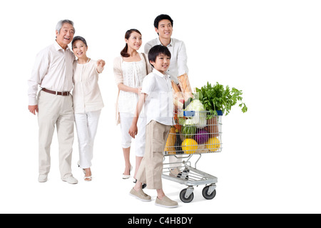 Famiglia Multi-Generational negozi di generi alimentari Foto Stock