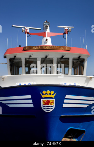 Zeeland stemma sulla prua di una barca da pesca nel Yerseke Harbour, Paesi Bassi Foto Stock