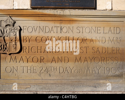 Town Hall foundation stone prevista nel 1905 re Edward's Square Sutton Coldfield West Midlands, Regno Unito Foto Stock