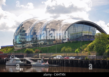 Vista di Sage Gateshead sul fiume Tyne, Quayside, Newcastle upon Tyne, Tyne and Wear, England, Regno Unito Foto Stock