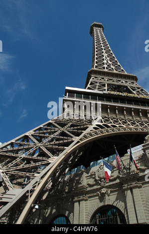 Il Paris Las Vegas hotel sulla strip di Las Vegas offre una mezza scala replica della Torre Eiffel. Foto Stock