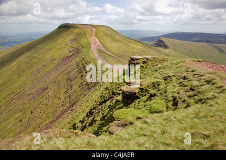 Piattaforma di vertice di Pen y la ventola e Cribyn da mais Du in Brecon Beacons Galles del Sud Foto Stock