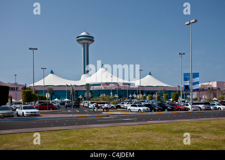 Esterno del Marina Mall di Abu Dhabi, negli Emirati Arabi Uniti. Foto Stock