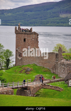 Castello Urquhart sul Loch Ness, Highlands scozzesi, Scotland, Regno Unito Foto Stock