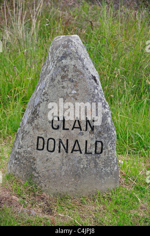 Clan Donald Memorial Headstone su Culloden Moor (luogo della battaglia di Culloden), Highlands scozzesi, Scozia, Regno Unito Foto Stock