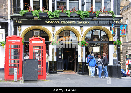 Il diacono Brodie's Tavern, Royal Mile, Città Vecchia, Edimburgo, Lothian, Scozia, Regno Unito Foto Stock