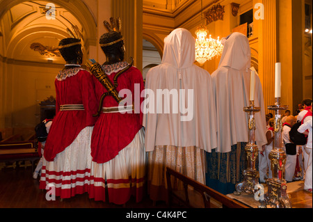 Centocinquantesimo Sfilata dei Giganti e Big-capi, Chiesa di San Lorenzo, San Fermín street-partying, Pamplona, Navarra, Spagna, Europa. Foto Stock