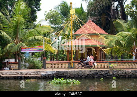 Tempio indù backwaters di Alleppey (Alappuzha), Kerala, India Foto Stock