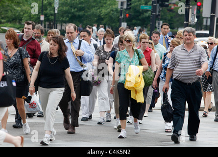 Pedoni che attraversano la strada, Boston, Massachusetts Foto Stock