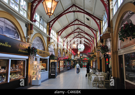 Mercato vittoriano Arcade, Academy Street, Inverness, Highlands scozzesi, Scotland, Regno Unito Foto Stock