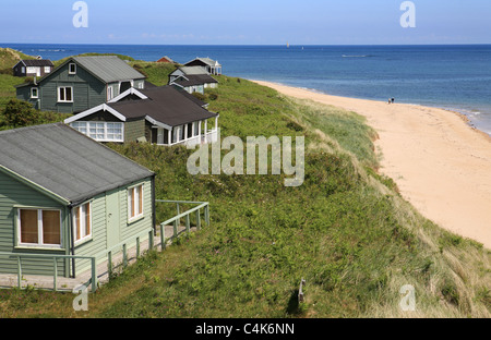 Case sulla spiaggia a bassa Newton, Embleton Bay, Northumberland, North East England, Regno Unito Foto Stock