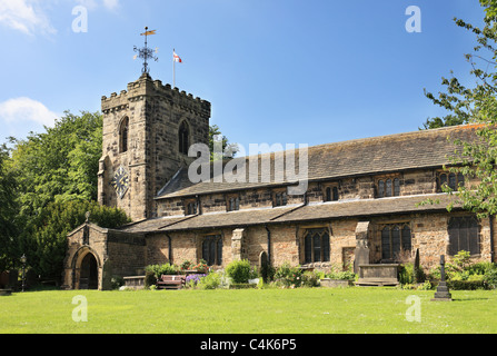 Il XIV secolo la chiesa di S. Andrea a Kildwick vicino a Skipton, nello Yorkshire, Inghilterra, Regno Unito Foto Stock