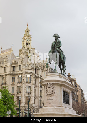 Statua di Porto Strada principale Avenidas Alidaos dos del re Dom Pedro IV, Oporto, Portogallo Foto Stock