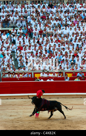 La corrida con mattatori Curro Días, El Juli e A. Talavante, San Fermín street-partying, Pamplona, Navarra, Spagna, Europa. Foto Stock