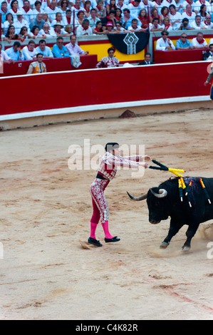 La corrida con mattatori Curro Días, El Juli e A. Talavante, San Fermín street-partying, Pamplona, Navarra, Spagna, Europa. Foto Stock