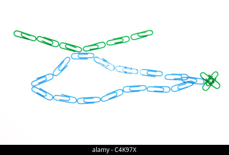 L'elicottero da fermagli per carta. Su sfondo bianco Foto Stock