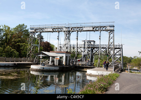 Idraulico storico boat lift n. 3, Canal du Centre, patrimonio mondiale dell UNESCO, provincia dell'Hainaut (Vallonia, Belgio, Europa Foto Stock