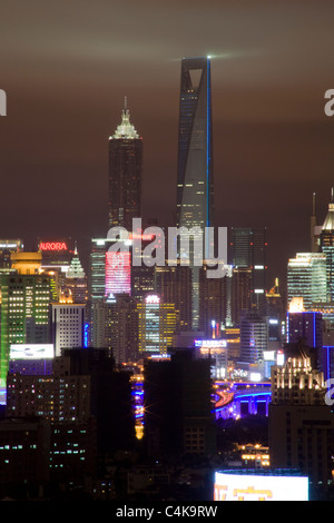 Torre di Jin Mao e il World Financial Center di Shanghai, i due edifici più alti di Shanghai di notte, Shanghai, Cina Foto Stock