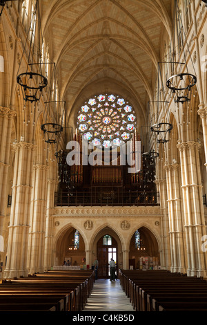 Interno della chiesa cattedrale di Nostra Signora e San Filippo Howard Arundel rosone e la corsia Foto Stock